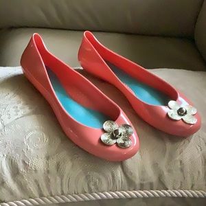 OKA b size 8 peach flats